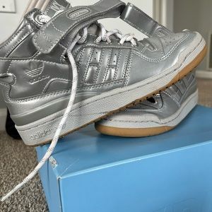 Ivy Park Forum Mid size 7. Silver reflective